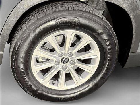 Certified 2025 Toyota Grand Highlander XLE image 9