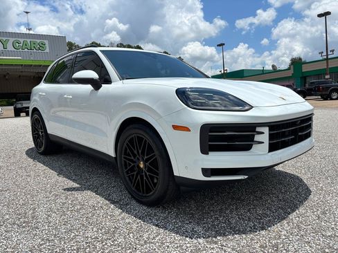 Used 2024 Porsche Cayenne AWD/4WD image 10