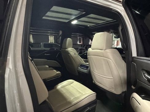 Used 2022 Cadillac Escalade ESV Sport w/ LPO, ONYX Package image 12