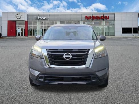 Used 2025 Nissan Pathfinder SV FWD image 2