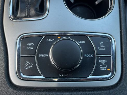 Used 2018 Jeep Grand Cherokee Overland AWD/4WD image 24