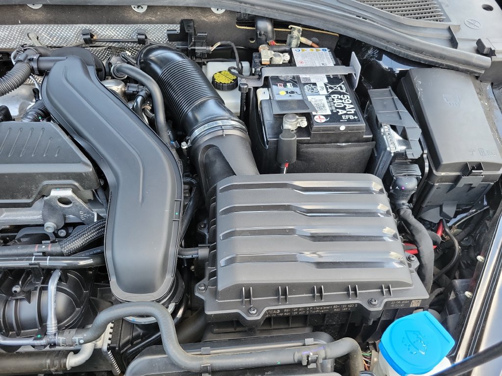 Used 2025 Volkswagen Jetta Sport FWD image 40