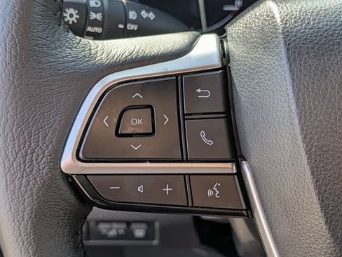 Used 2025 Toyota Sienna XLE w/ XLE Plus Package FWD image 22