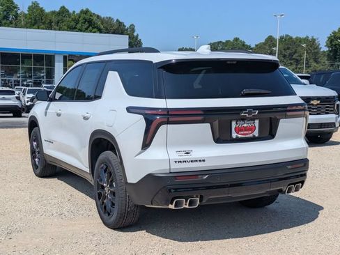 New 2026 Chevrolet Traverse LT w/ Midnight/Sport Edition FWD image 4