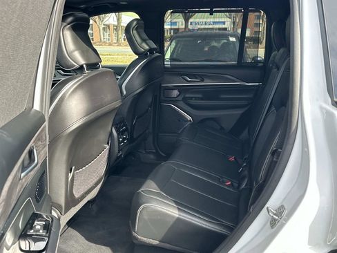 Used 2022 Jeep Grand Cherokee Overland w/ Luxury Tech Group IV image 25