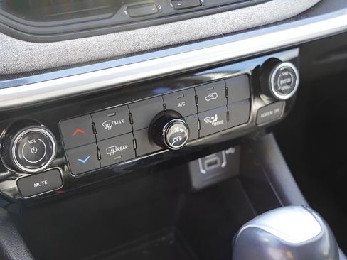 Used 2022 Jeep Compass Latitude image 25