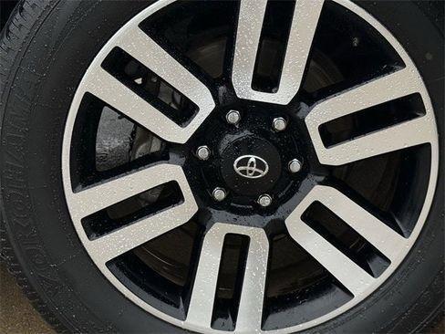 Used 2022 Toyota 4Runner Limited image 10