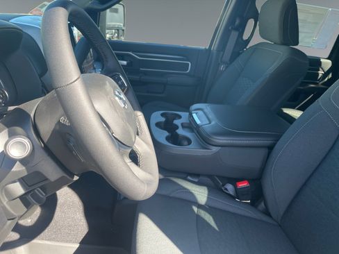 New 2026 RAM 2500 Big Horn AWD/4WD image 9