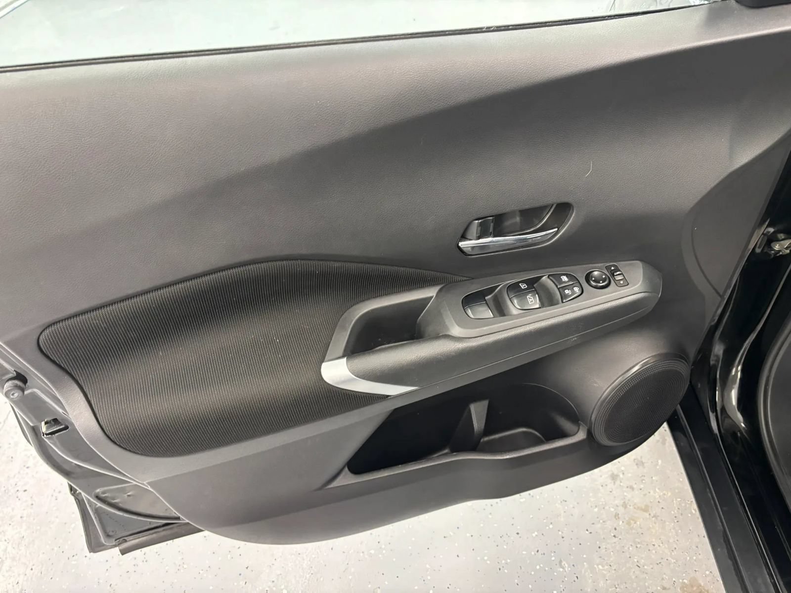 Used 2021 Nissan Kicks SV FWD image 35