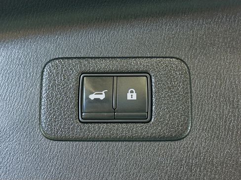 Used 2022 Nissan Armada SL w/ Captain's Chairs Package image 33