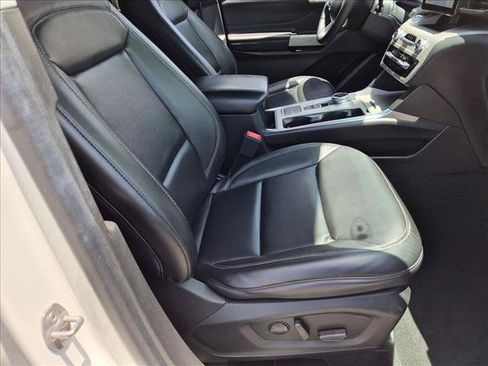 Used 2023 Ford Explorer XLT w/ Equipment Group 202A RWD image 20