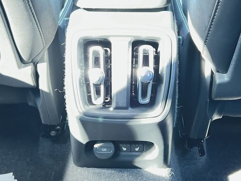 Used 2021 Volvo XC40 P8 Recharge w/ Advanced Package image 23