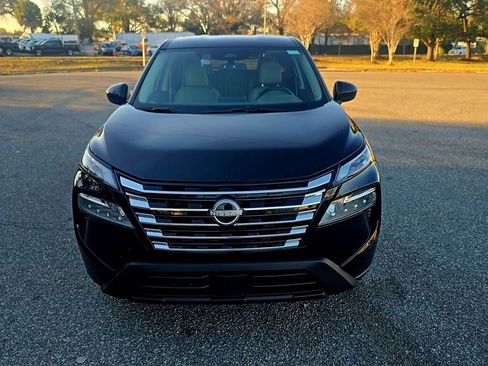 Used 2025 Nissan Rogue SV FWD image 2