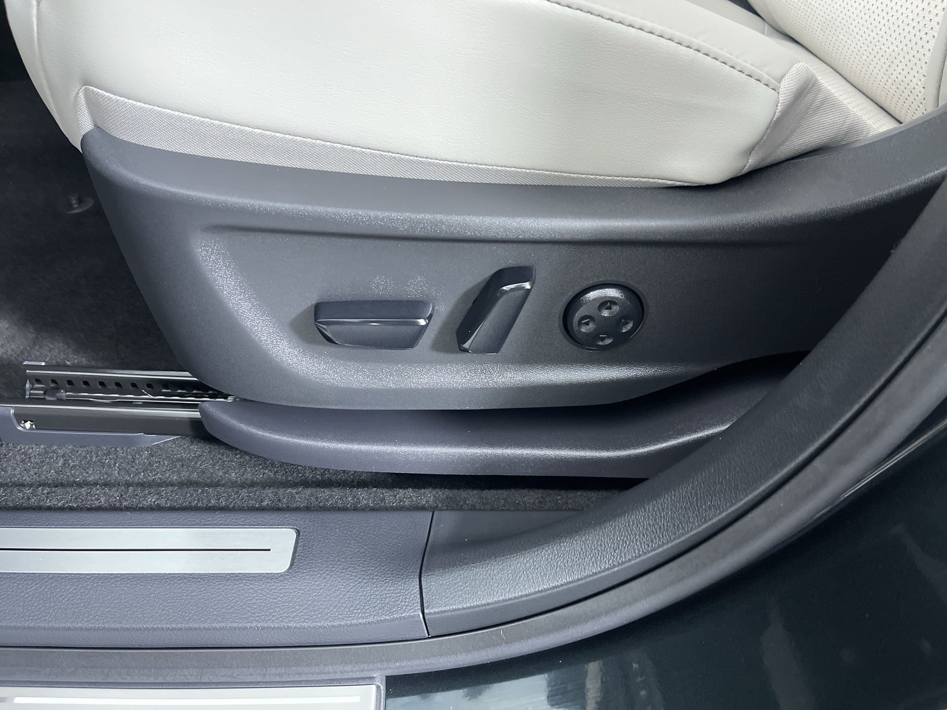 Certified 2024 Nissan Ariya AWD image 13