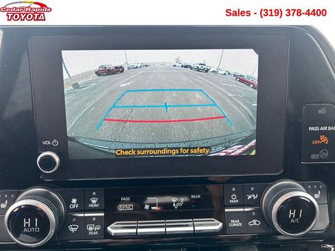 Certified 2023 Toyota Highlander XLE image 17