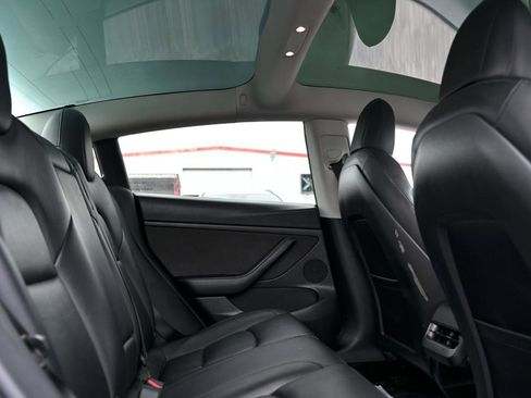 Used 2022 Tesla Model 3 Standard Range image 13