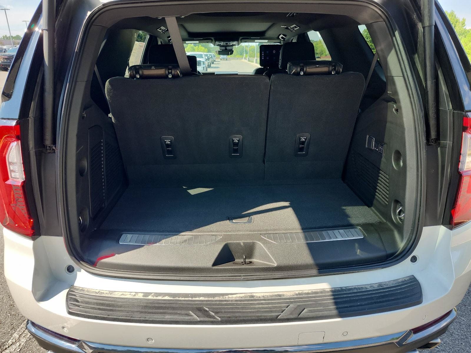 Certified 2025 GMC Yukon Denali Ultimate AWD/4WD image 12