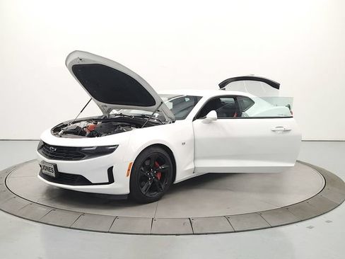 Used 2021 Chevrolet Camaro LT w/ Technology Package RWD image 12