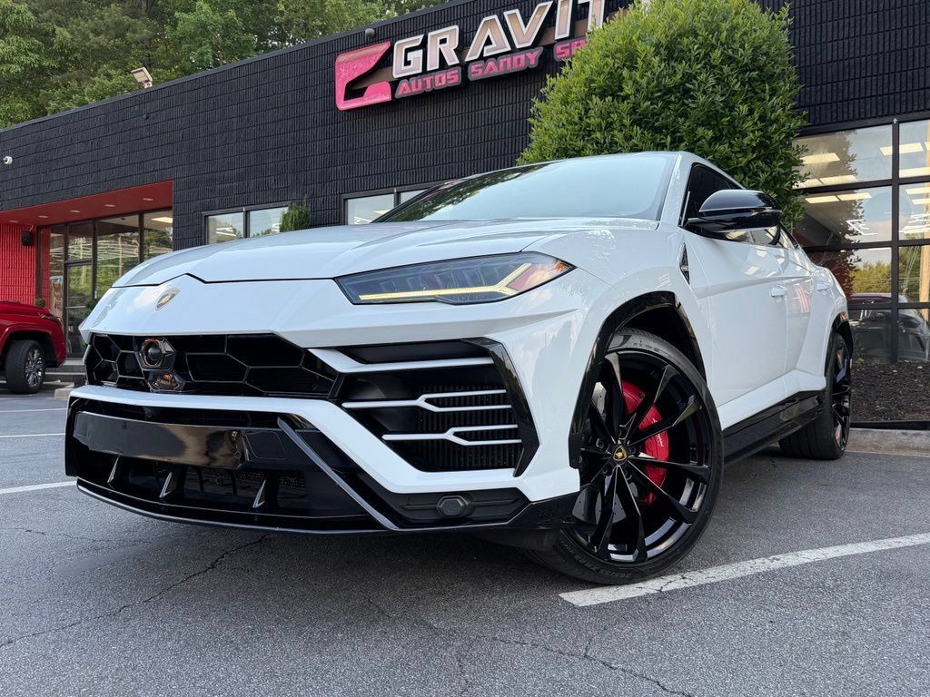 Used 2021 Lamborghini Urus AWD/4WD image 2
