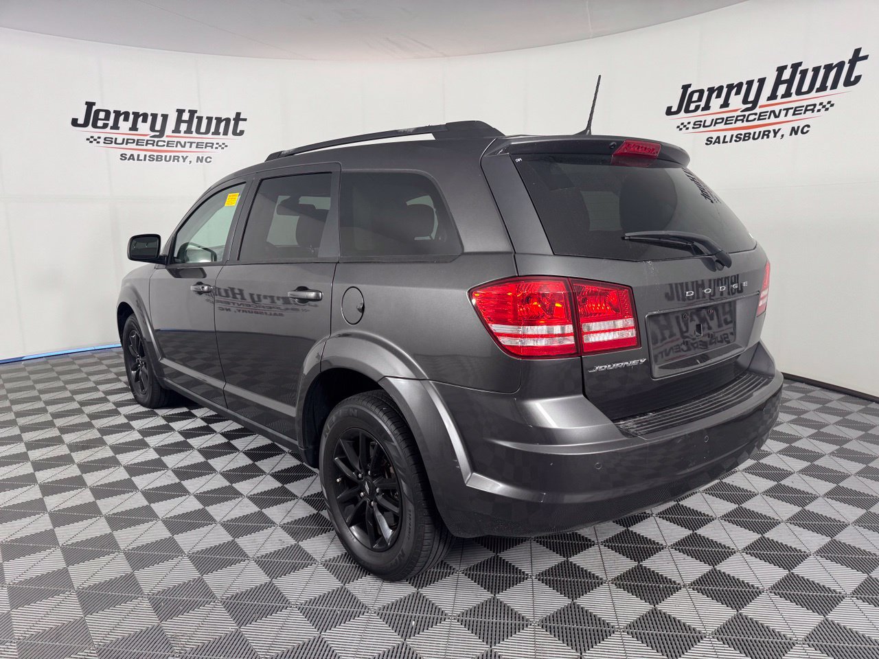 Used 2020 Dodge Journey SE w/ SE Popular Equipment Group FWD image 9