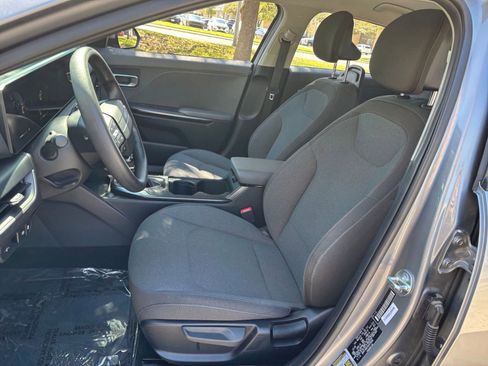 Used 2025 Kia K4 FWD image 31
