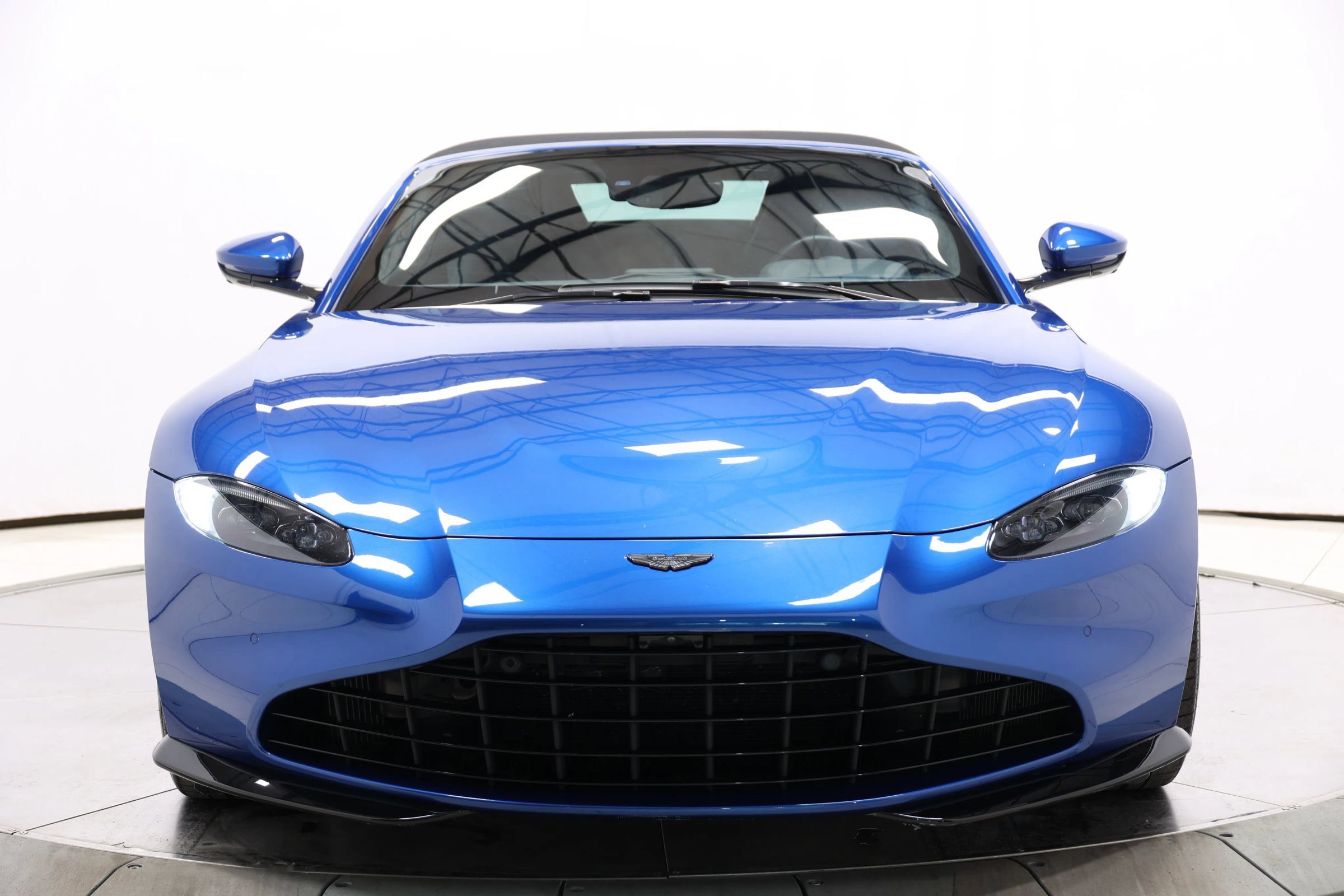 Used 2023 Aston Martin V8 Vantage Roadster RWD image 95