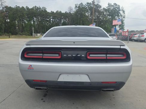 Used 2020 Dodge Challenger SXT w/ Driver Convenience Group RWD image 41