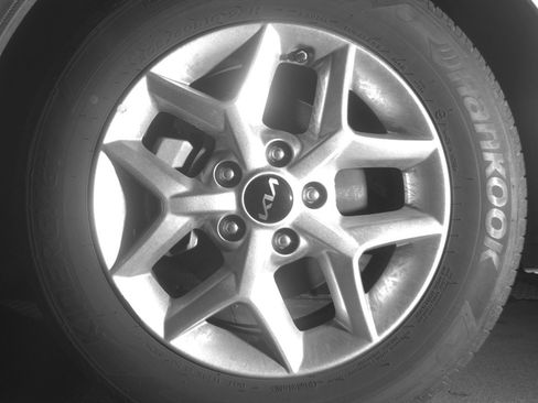 Used 2025 Kia Soul LX w/ LX Technology Package FWD image 12