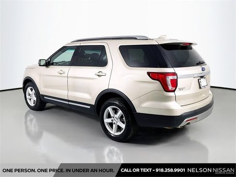 Used 2017 Ford Explorer XLT w/ Equipment Group 202A image 7