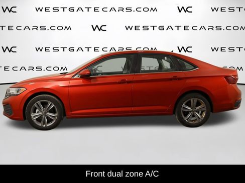 Used 2023 Volkswagen Jetta SE w/ Panoramic Sunroof Package image 5