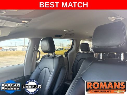 Used 2024 Chrysler Pacifica Touring-L FWD image 13