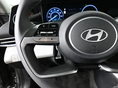 New 2025 Hyundai Elantra Limited image 12