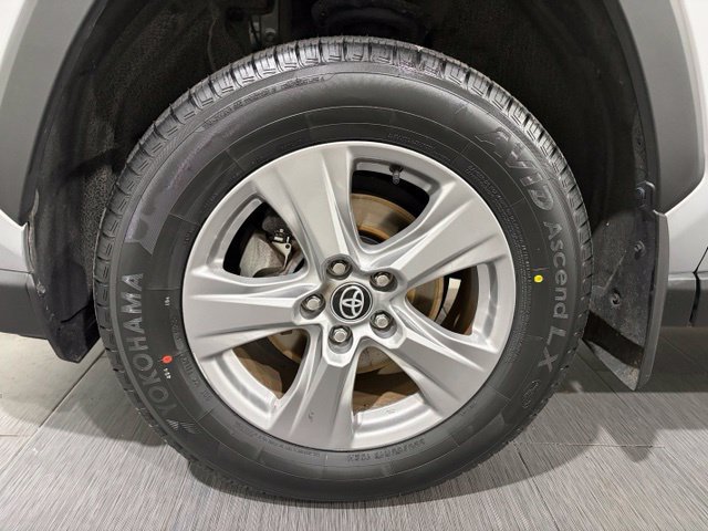 Used 2023 Toyota RAV4 XLE AWD/4WD image 22