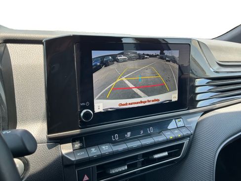 Used 2025 Toyota Camry SE FWD image 13