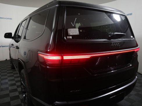 New 2026 Jeep Grand Wagoneer Summit AWD/4WD image 10