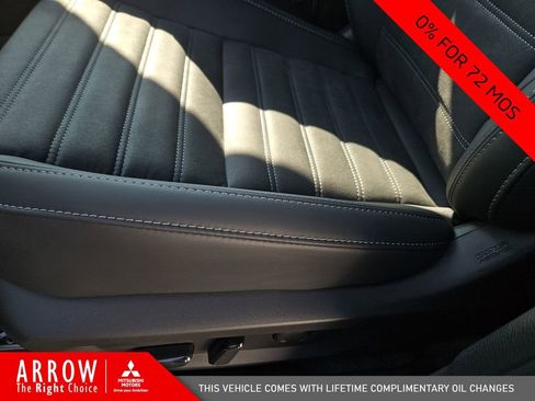 New 2025 Mitsubishi Outlander SE image 23