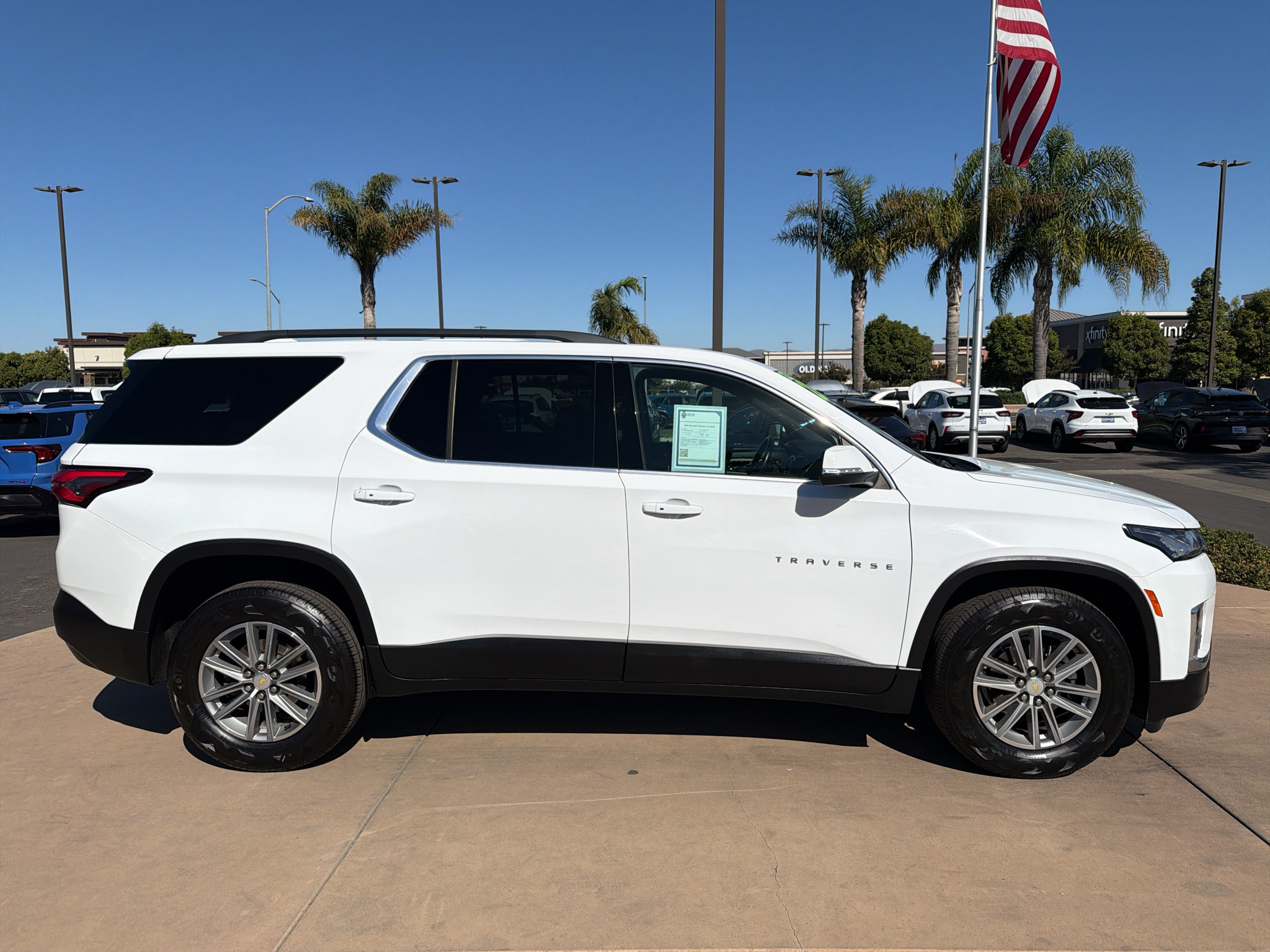 Used 2022 Chevrolet Traverse LT FWD image 4