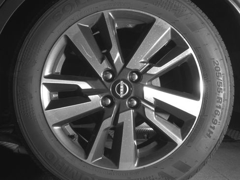 Used 2025 Nissan Versa SV image 14