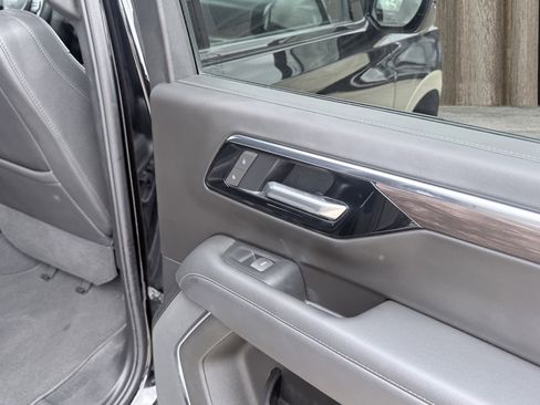 Used 2025 Chevrolet Suburban Z71 AWD/4WD image 46