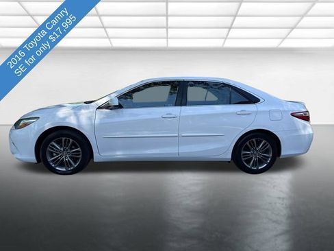 Used 2016 Toyota Camry SE w/ Moonroof Package FWD image 2