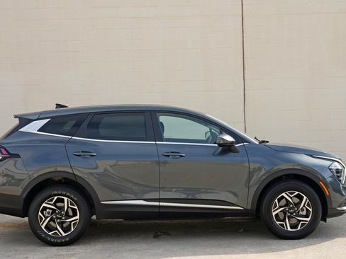 Used 2024 Kia Sportage LX AWD/4WD image 47