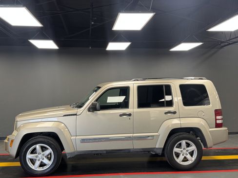 Used 2011 Jeep Liberty Limited image 4