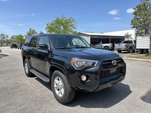 Used 2020 Toyota 4Runner SR5 Premium w/ Moonroof Package RWD image 8