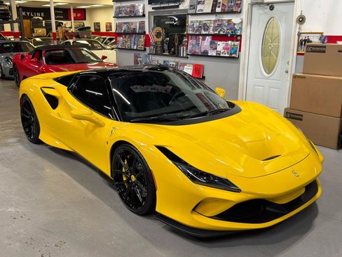 Used 2021 Ferrari F8 Tributo RWD image 26