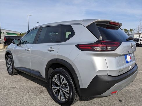 Used 2023 Nissan Rogue SV image 17