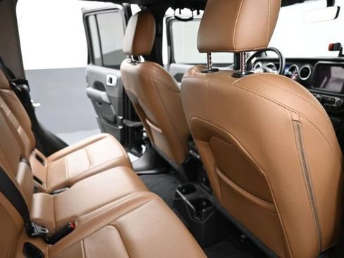 Used 2022 Jeep Gladiator Overland w/ Popular Equipment Package AWD/4WD image 22