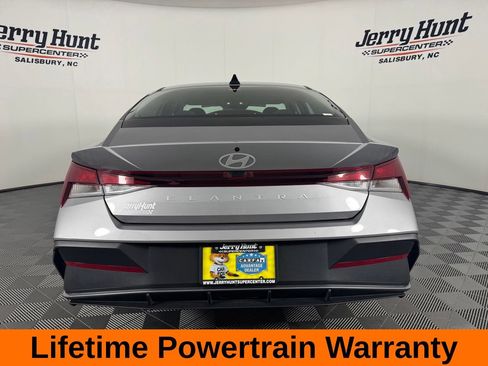 Used 2025 Hyundai Elantra SE FWD image 8