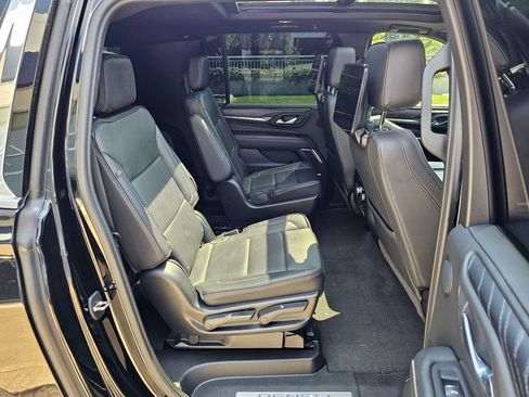 Used 2023 GMC Yukon XL Denali w/ Denali Reserve Package AWD/4WD image 12