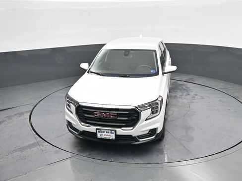 Used 2024 GMC Terrain SLE image 26