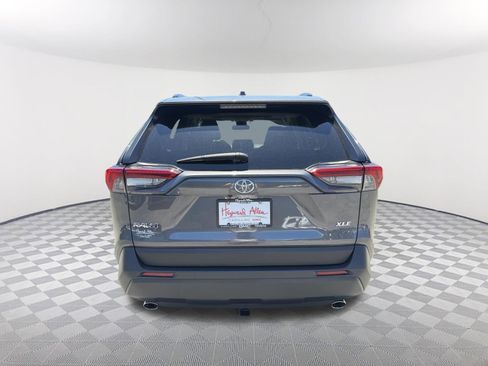 Used 2020 Toyota RAV4 XLE Premium FWD image 10